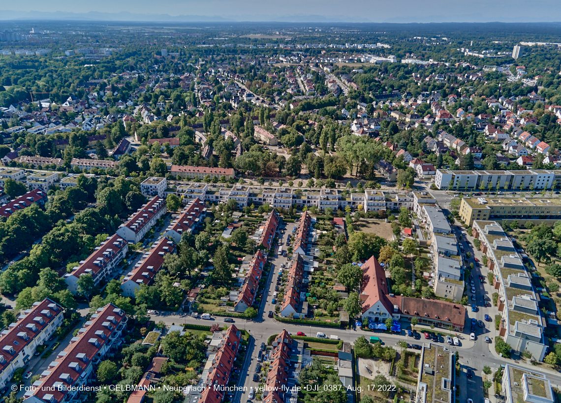 17.08.2022 - Luftbilder von der Baustelle Maikäfersiedlung in Berg am Laim